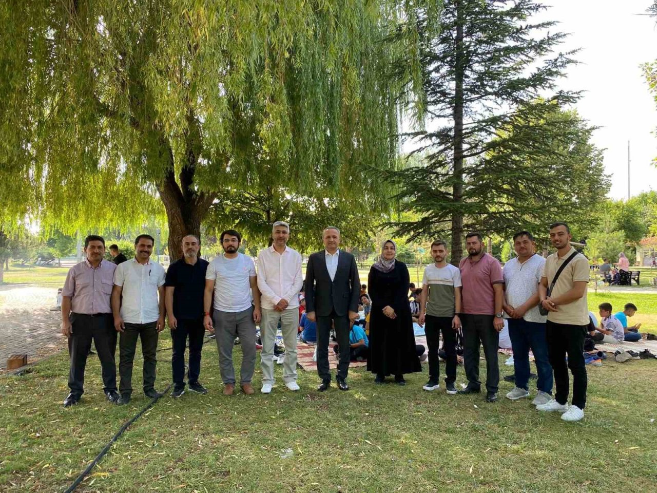 Kur’an-ı kursu öğrencilerine veda pikniği