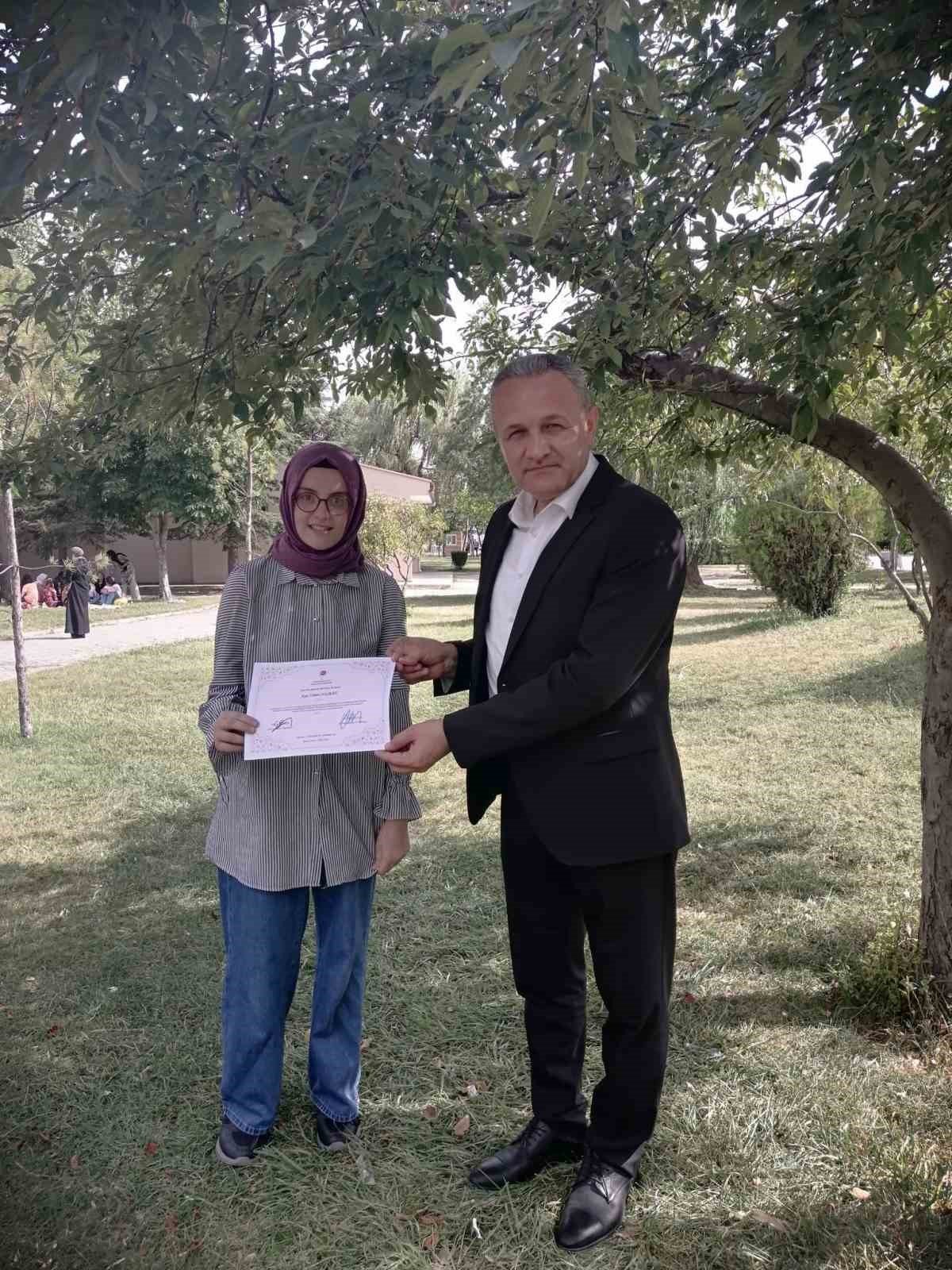 Kur’an-ı kursu öğrencilerine veda pikniği