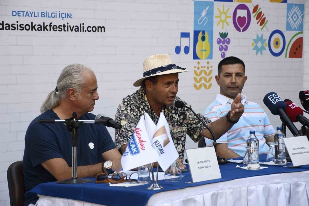 Kuşadası bir kez daha ’hayat sokakta’ dedi