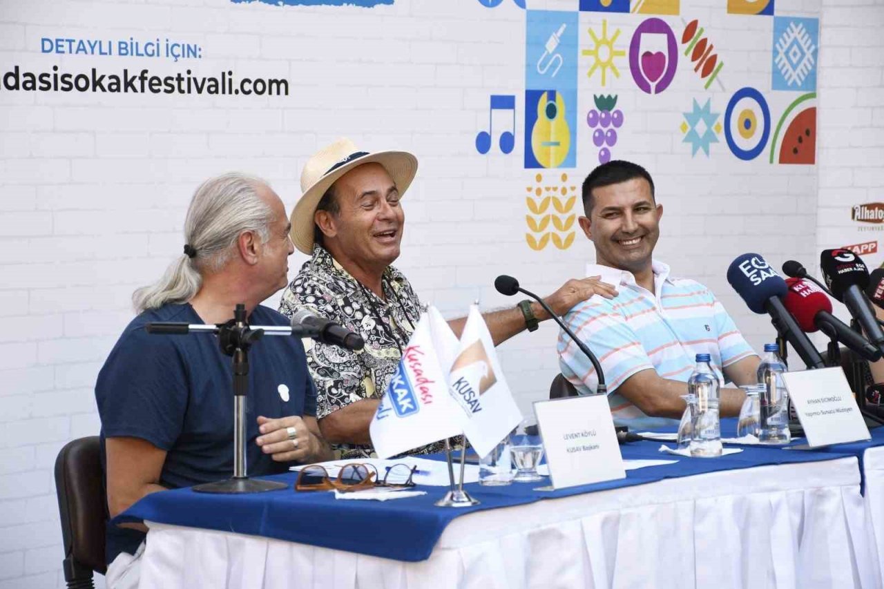 Kuşadası bir kez daha ’hayat sokakta’ dedi