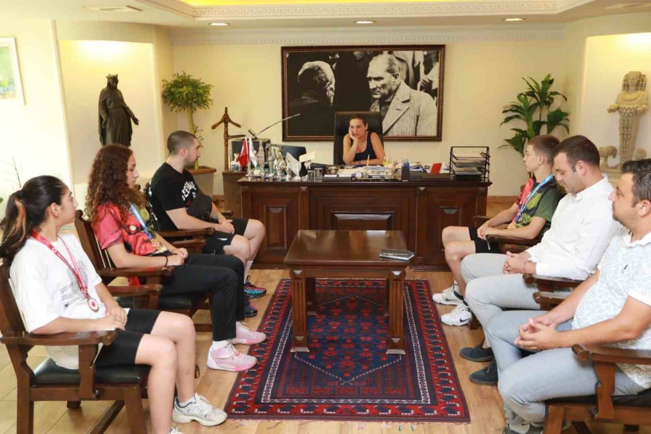 Şampiyon sporculardan Başkan Ceritoğlu Sengel’e teşekkür