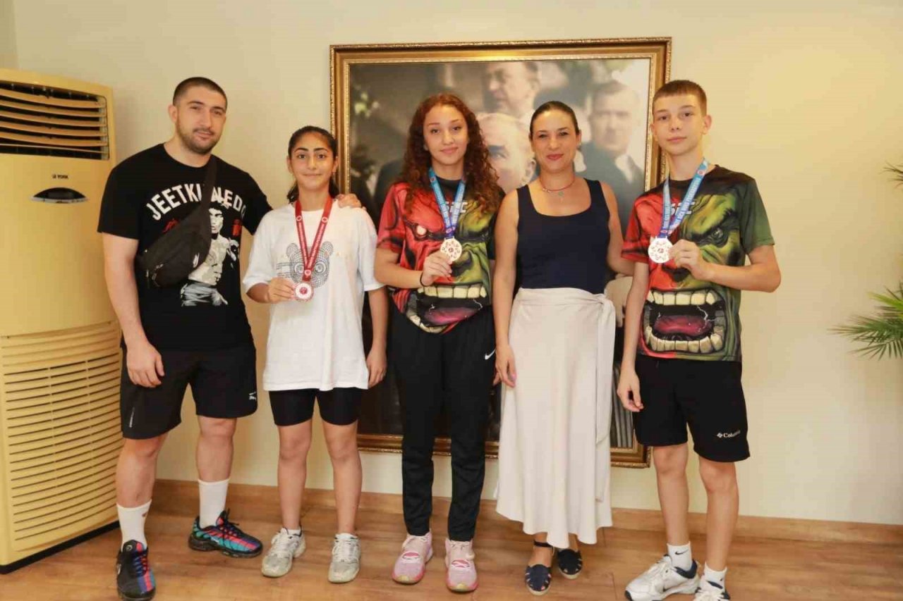 Şampiyon sporculardan Başkan Ceritoğlu Sengel’e teşekkür