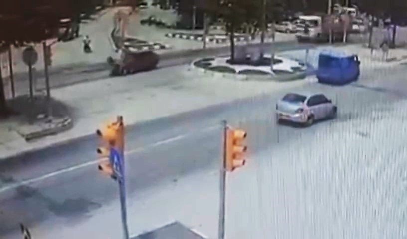 Dikkatsiz motosikletli ölümden döndü