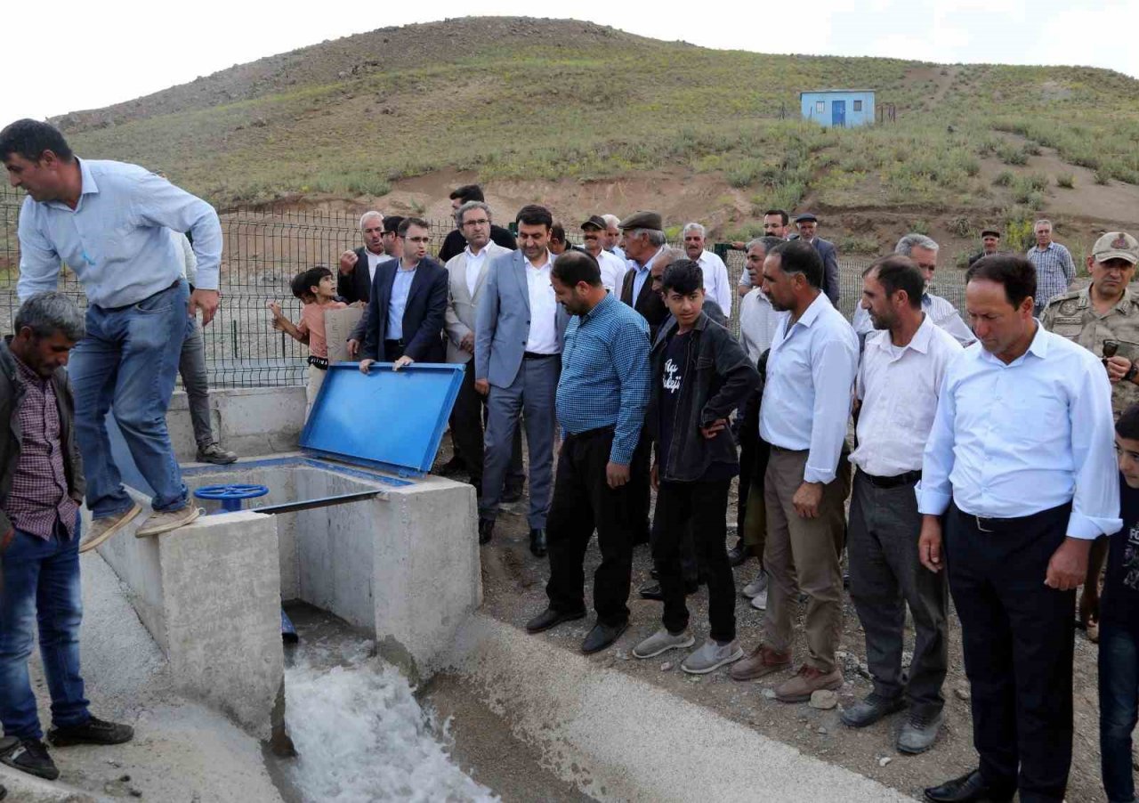 Özalp’te 720 hektar alan suyla buluştu