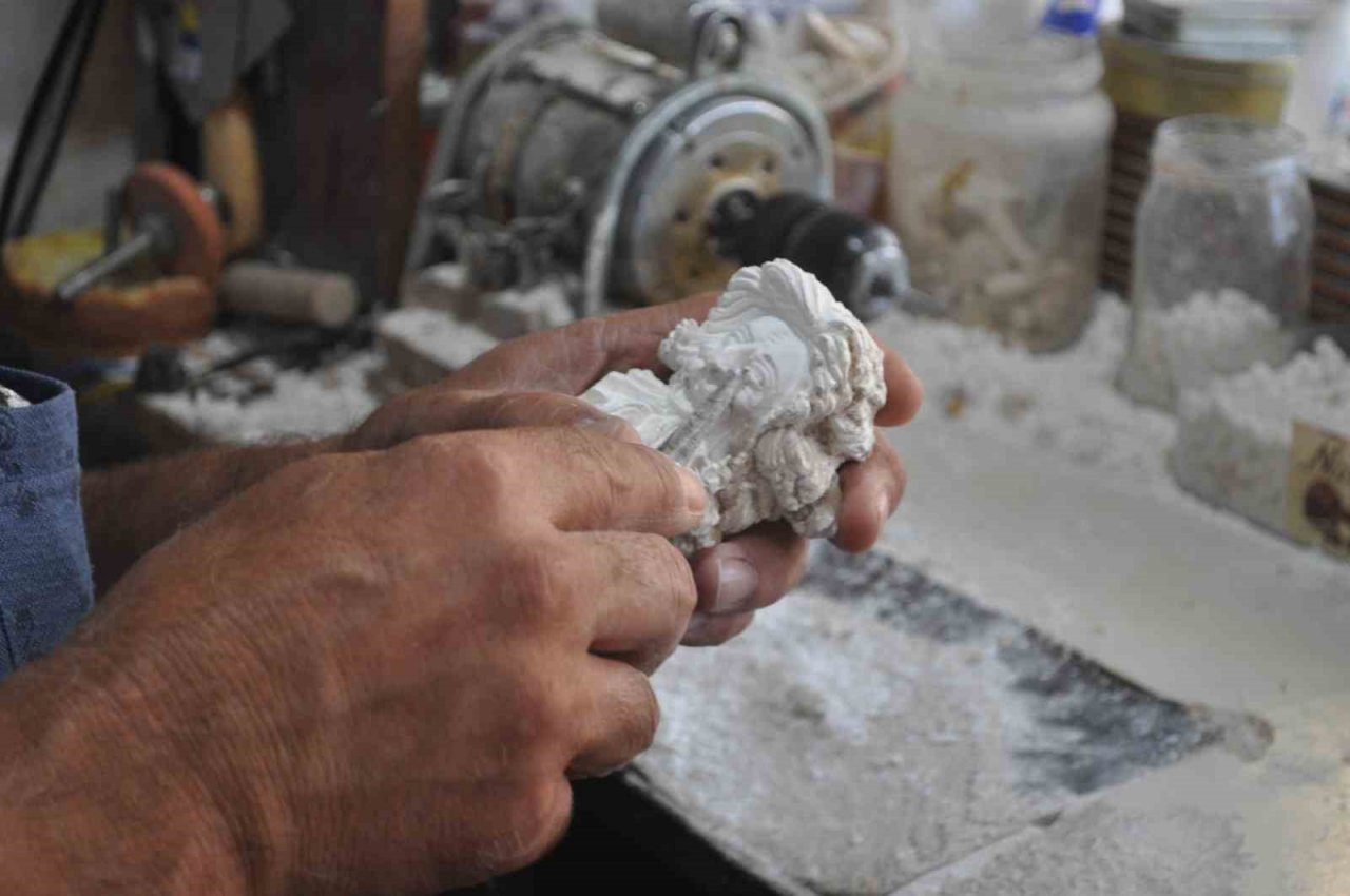 Gurbetçiler lüle taşı piyasasına alışveriş yaparak değer katıyor