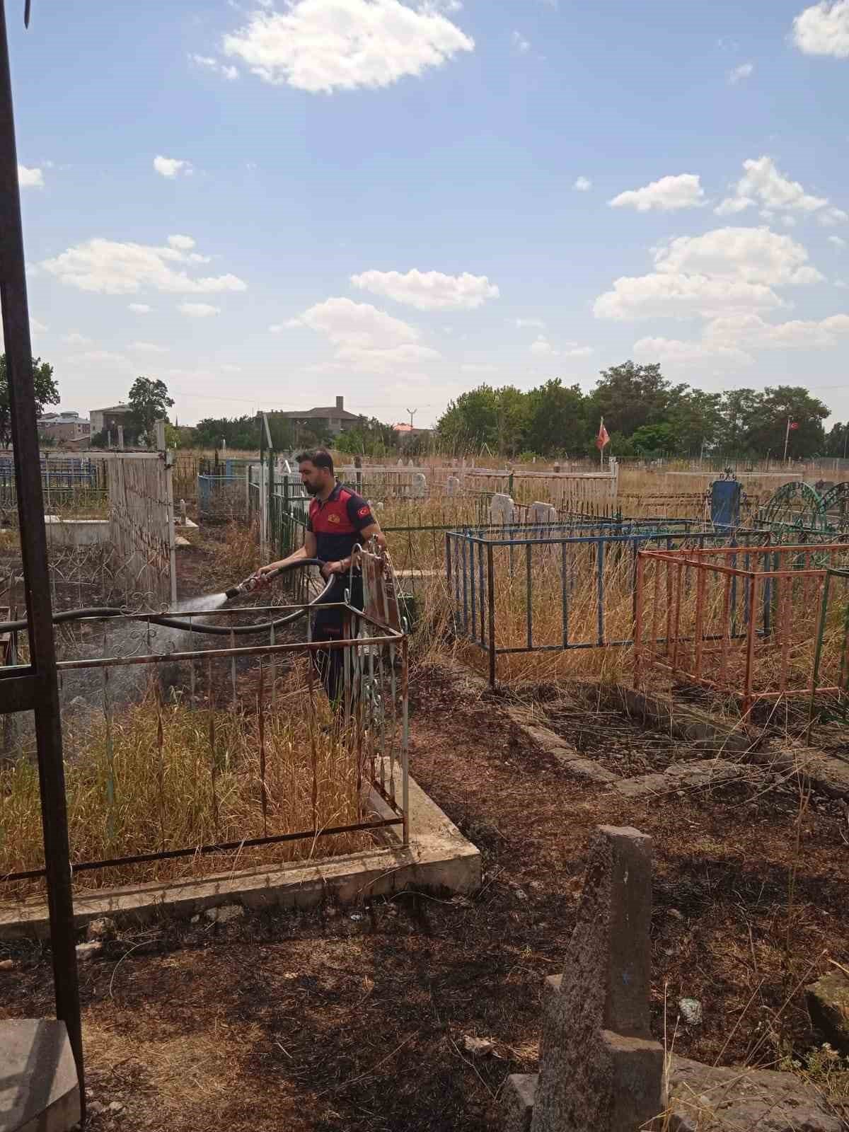 Ağrı’da mezar yangını