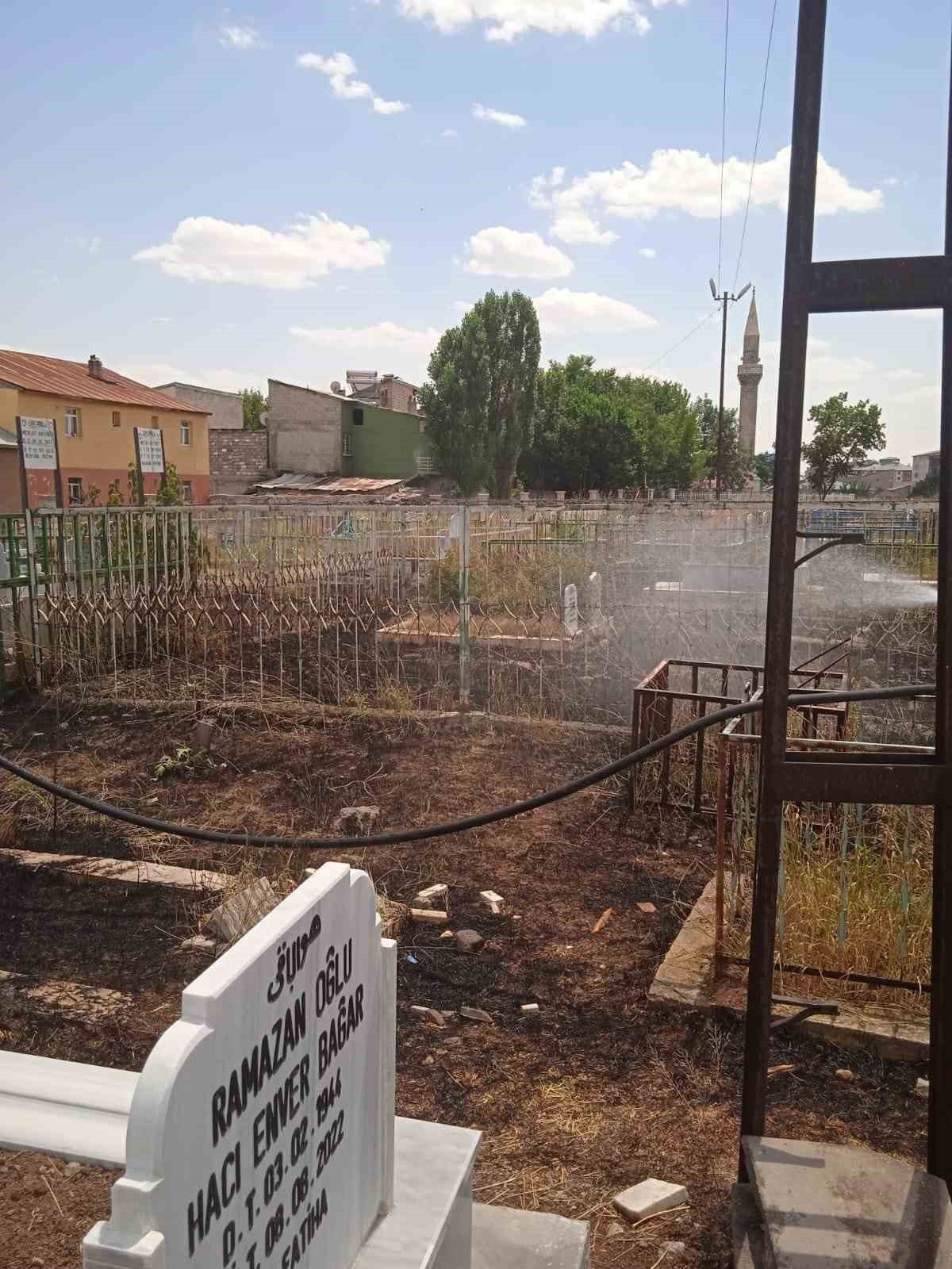 Ağrı’da mezar yangını