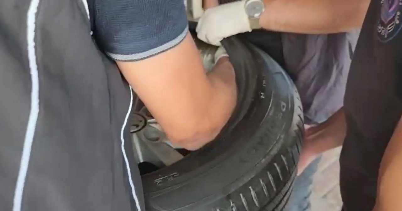 Antalya’da araç lastiğine gizlenmiş ‘emanet’ uyuşturucu operasyonu