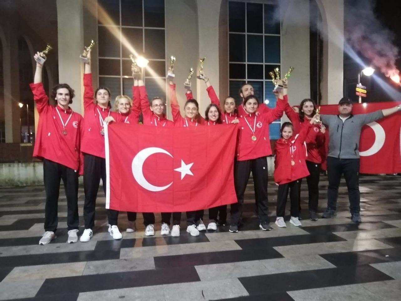 Staj gördüğü itfaiyede Avrupa Şampiyonası’na hazırlanıyor