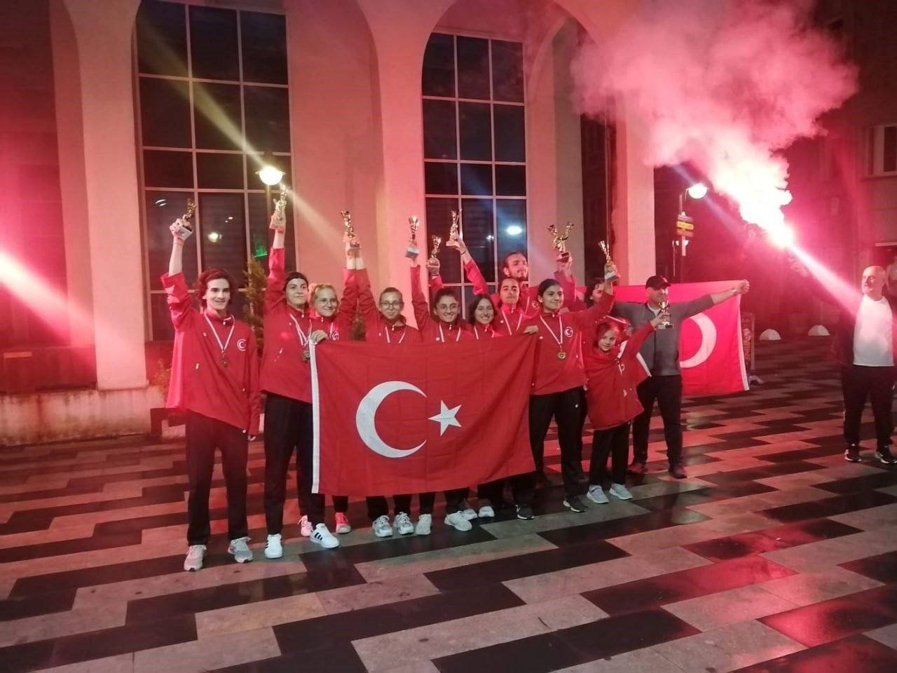 Staj gördüğü itfaiyede Avrupa Şampiyonası’na hazırlanıyor