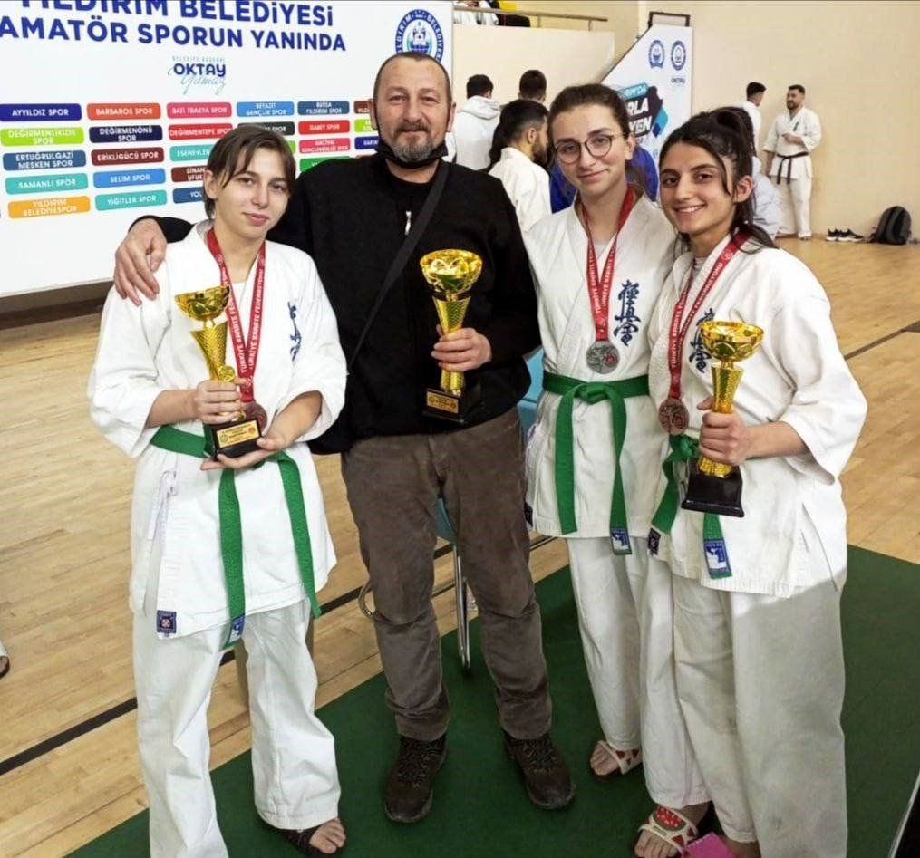 Staj gördüğü itfaiyede Avrupa Şampiyonası’na hazırlanıyor