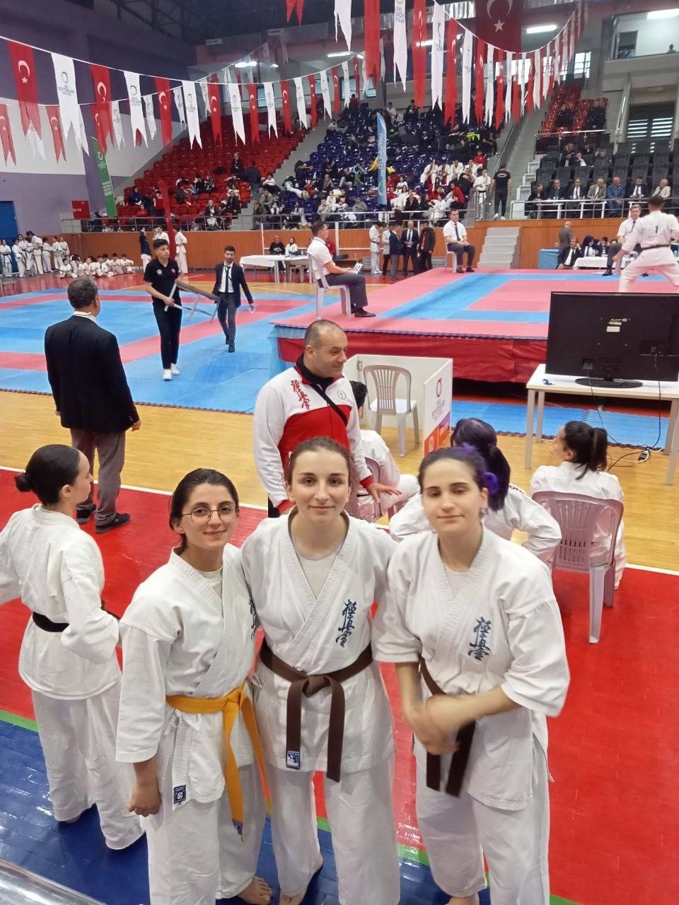 Staj gördüğü itfaiyede Avrupa Şampiyonası’na hazırlanıyor