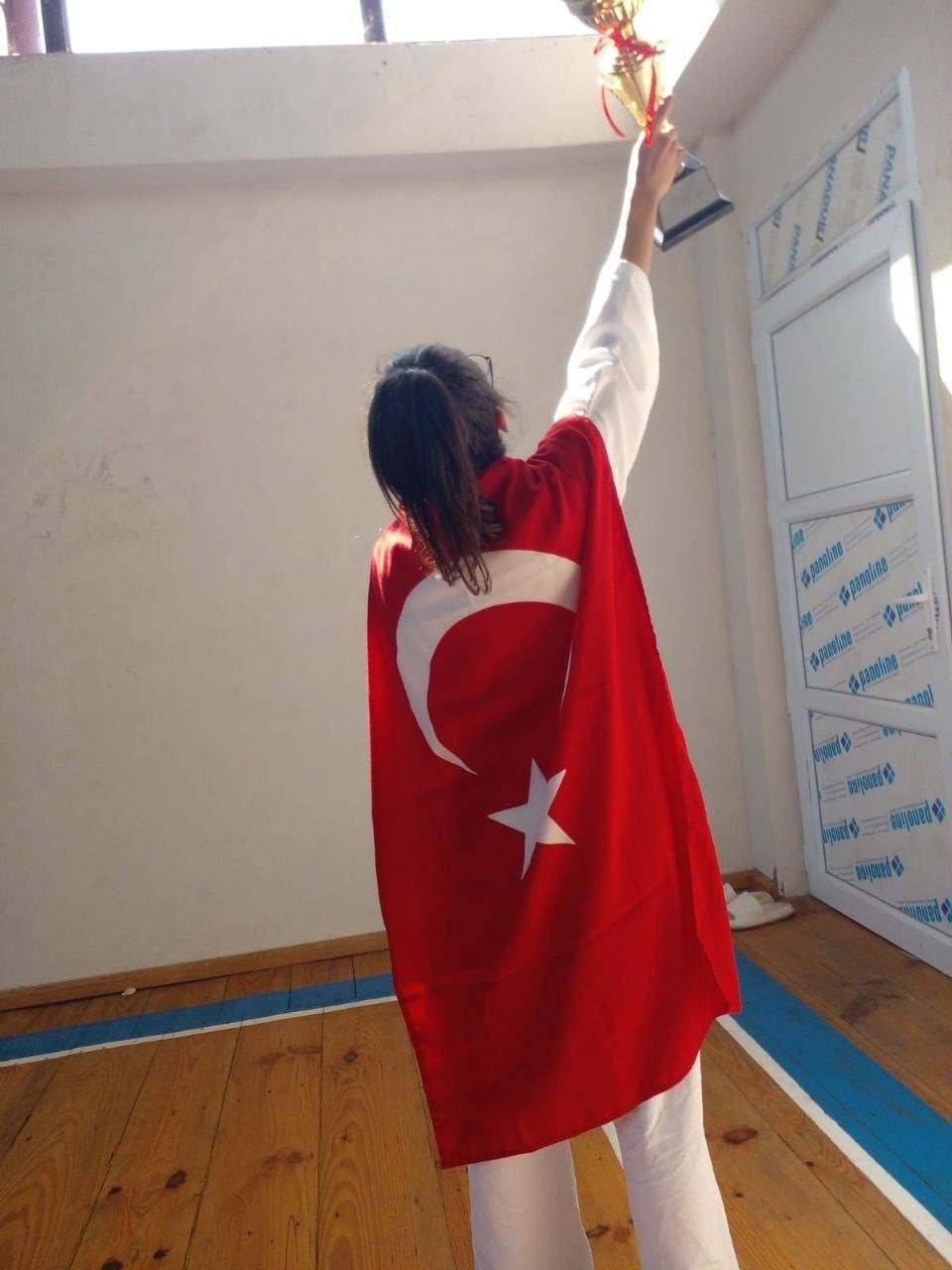 Staj gördüğü itfaiyede Avrupa Şampiyonası’na hazırlanıyor