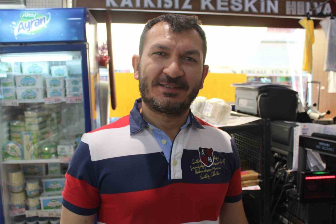 Dükkânın önüne çöp atılmasını istemeyen esnaftan uyarı yazısı