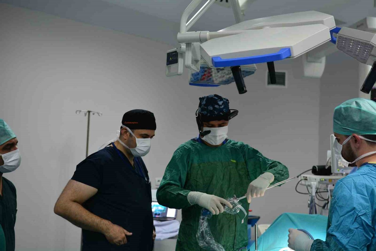 BAÜN’de, akıllı ameliyat gözlük sistemi ameliyat