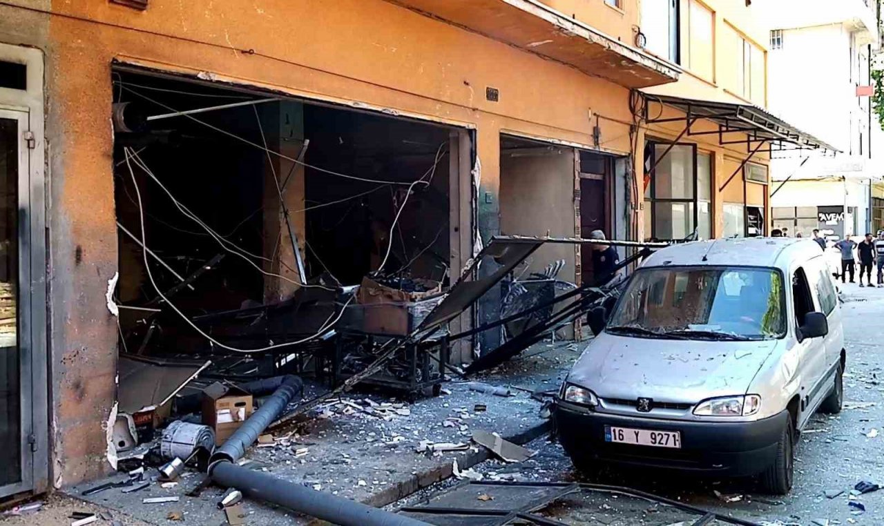 Bursa’da fabrikada patlama...Patlama sonrası sıcak görüntüler: 2 yaralı