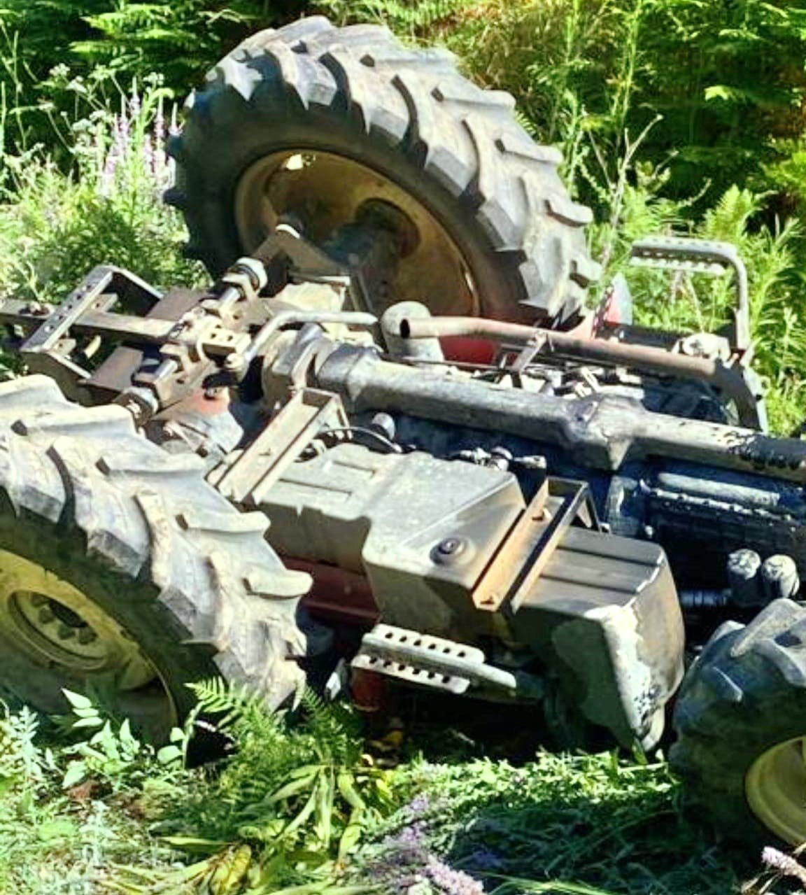 Traktör devrildi: 1 yaralı