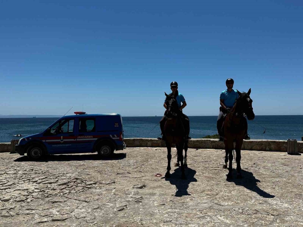 Kuzey Ege’nin turizm merkezi Bozcaada’da atlı birlikler göreve başladı