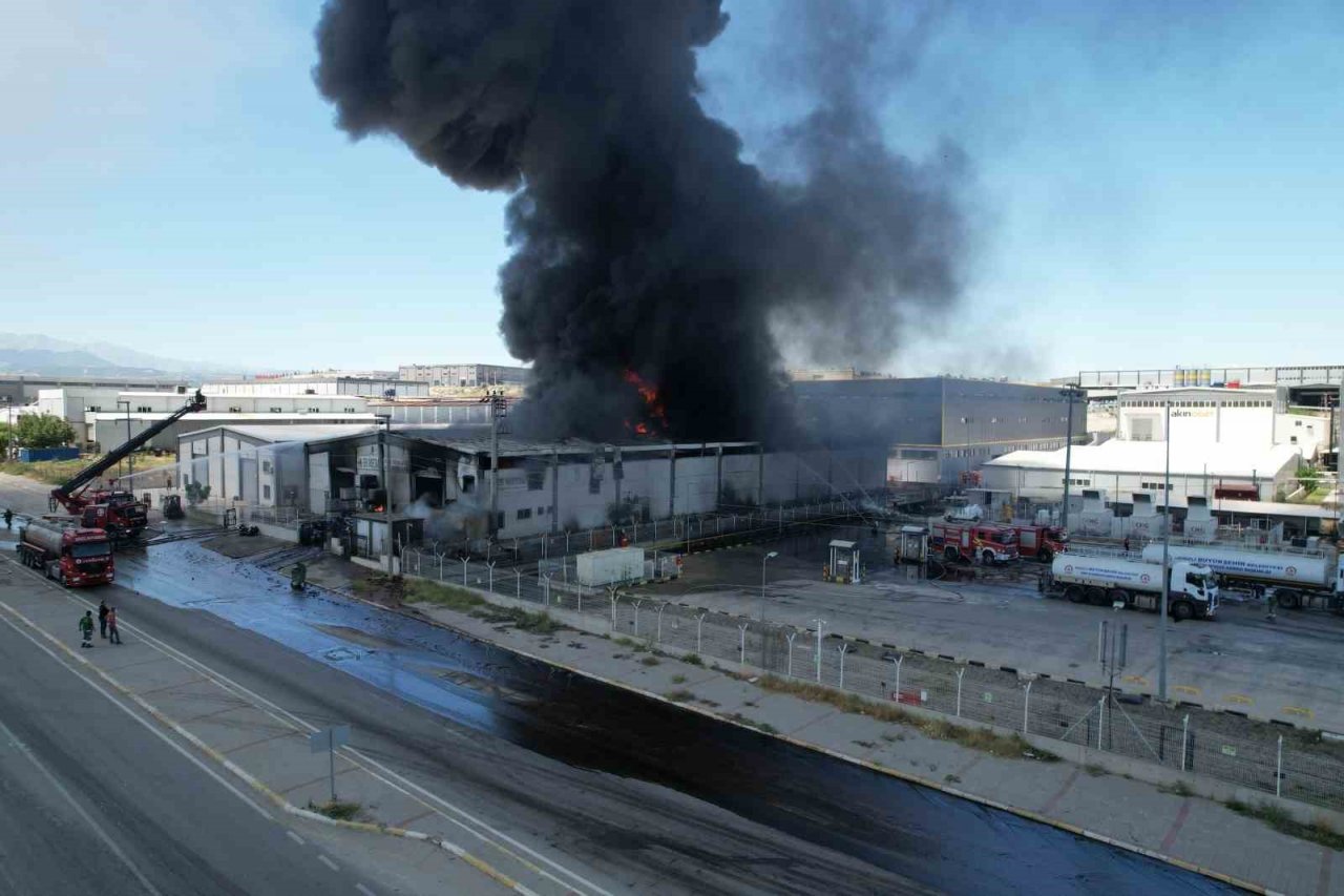 Alevlere teslim olan geri dönüşüm tesisi havadan görüntülendi