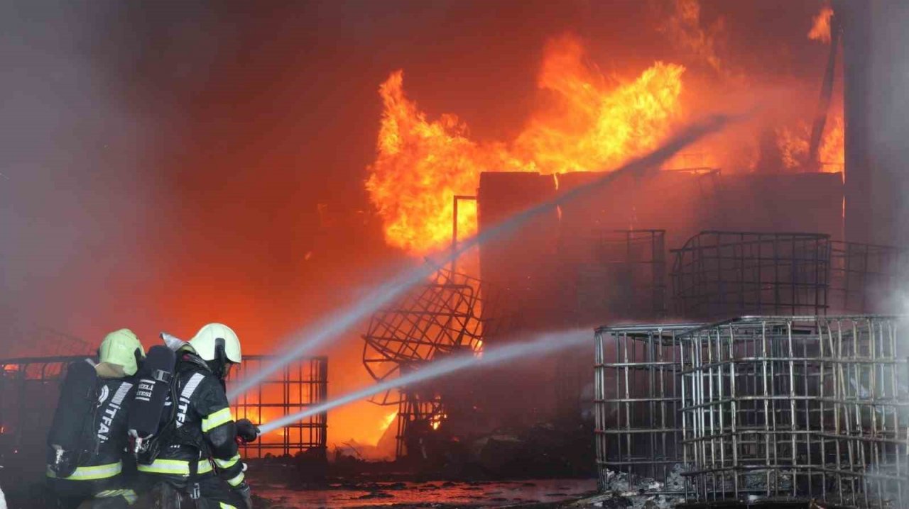 Alevlere teslim olan geri dönüşüm tesisi havadan görüntülendi