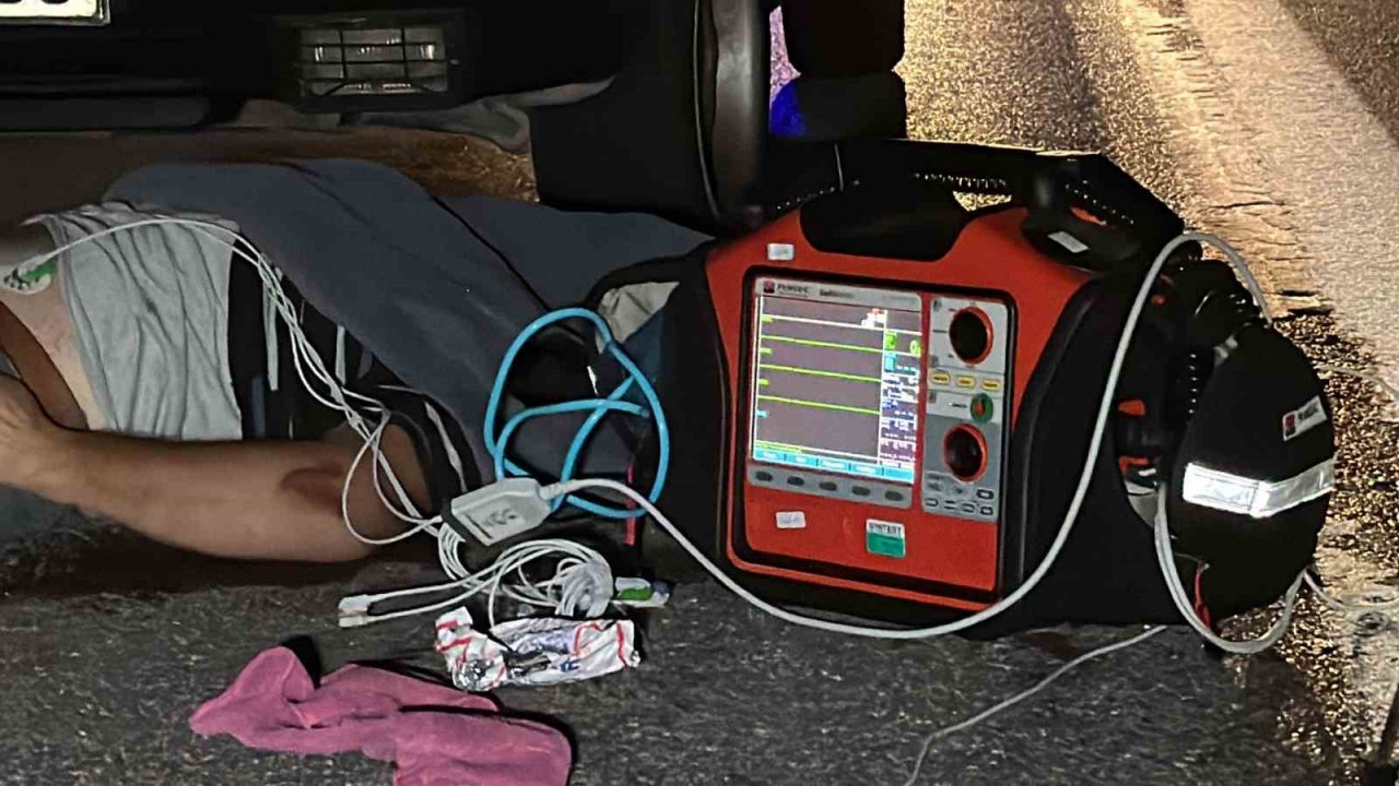 Emniyet şeridinde arıza yapan otomobile tır çarptı: 1 ölü, 3 yaralı