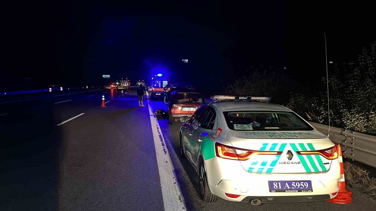 Emniyet şeridinde arıza yapan otomobile tır çarptı: 1 ölü, 3 yaralı