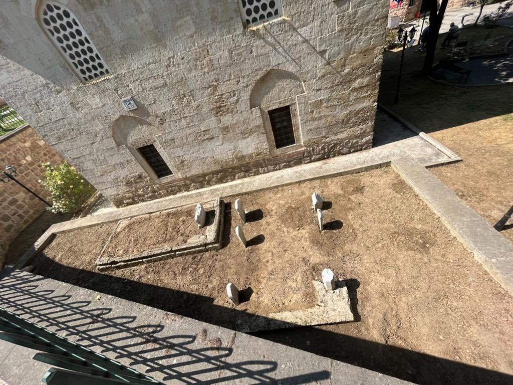 Edirne’deki Hıdırağa Camisi’nin haziresindeki mezar taşları onarıldı