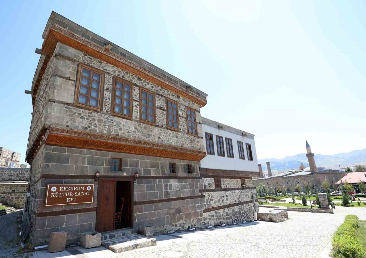 Başkan Sekmen; Erzurum adeta kültürün menbağı