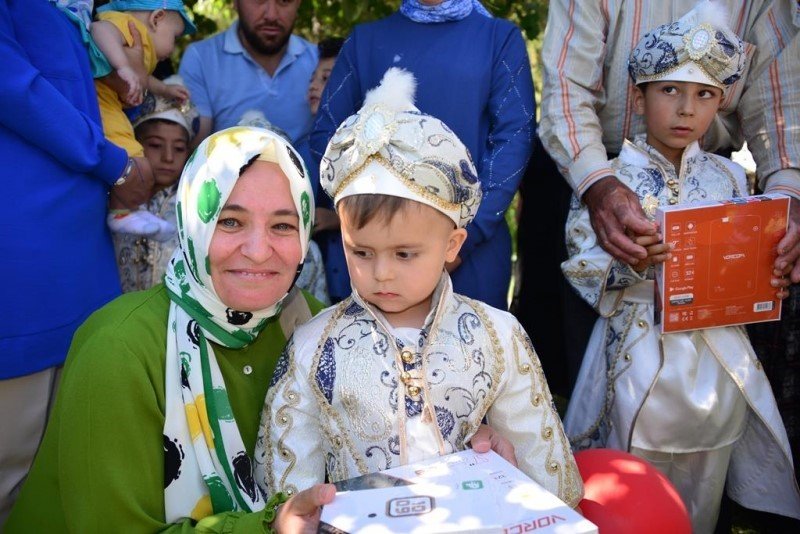 Gediz’de sünnet şöleni