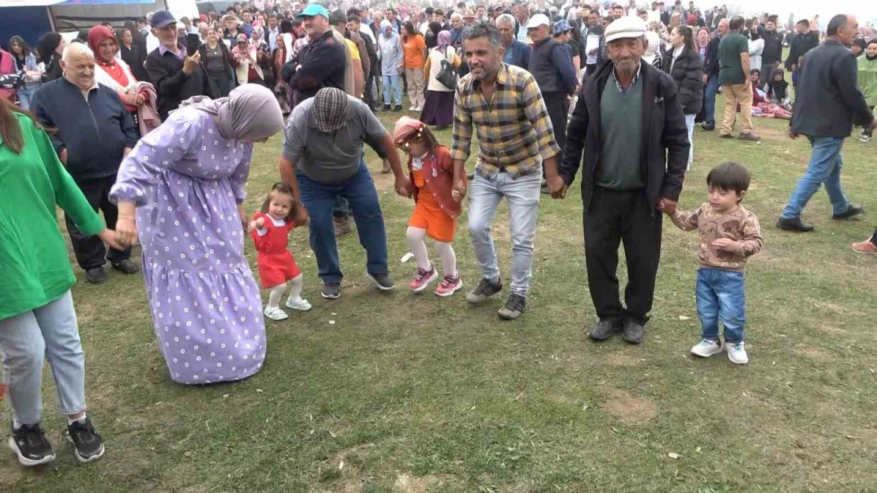 Güvende Yaylası’nda yoğun sis altında şenlik coşkusu