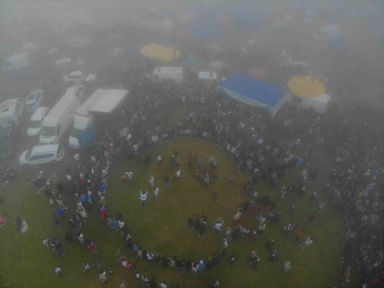 Güvende Yaylası’nda yoğun sis altında şenlik coşkusu