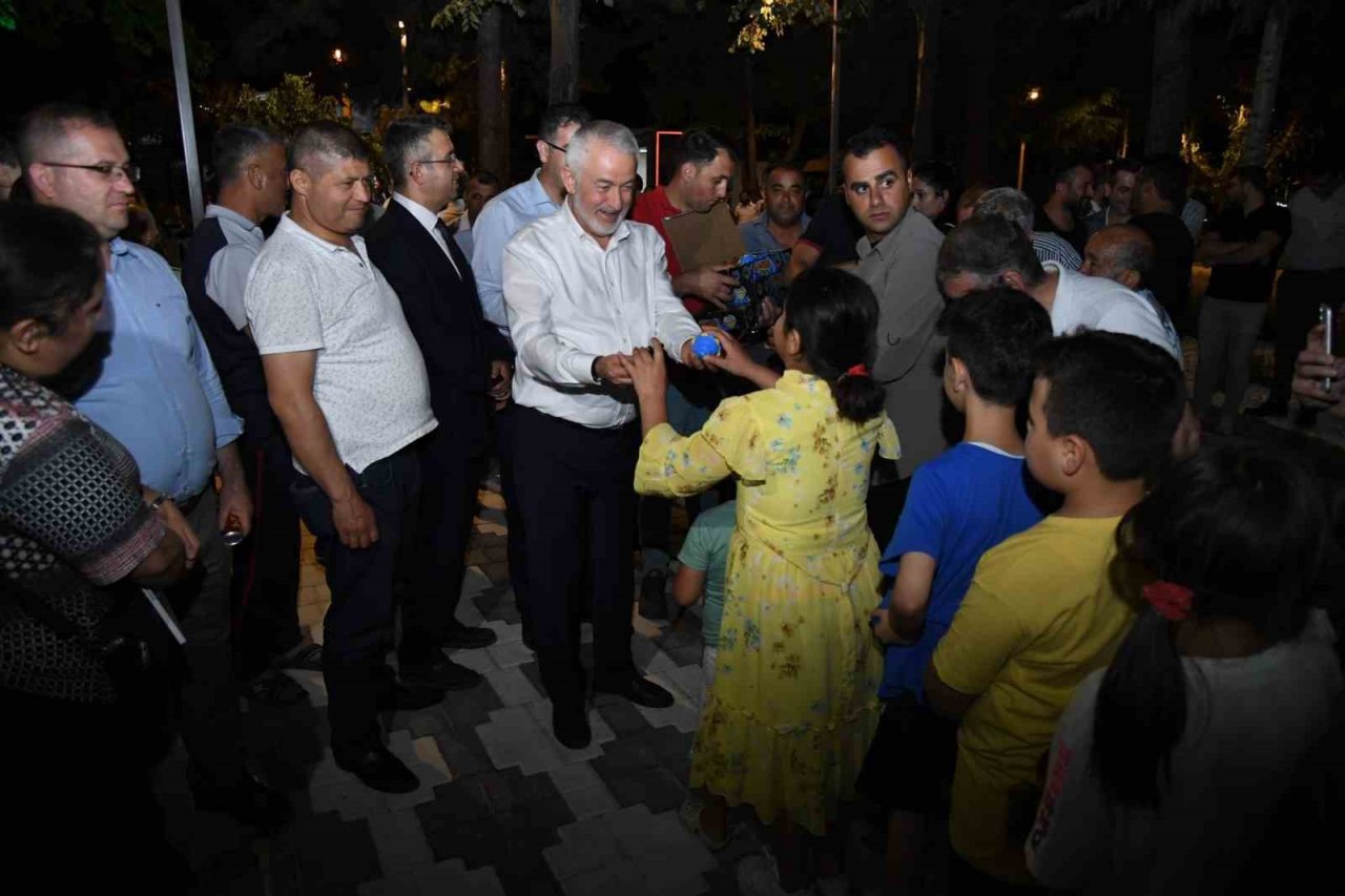 Vatandaşın öneri ve istekleri mahalle meclisi buluşmalarıyla çözülüyor