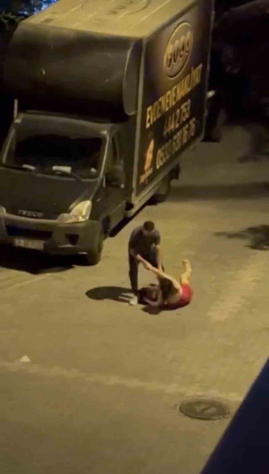 İstanbul’da taksici ile ücret için tartışan kadın yeri göğü inletti