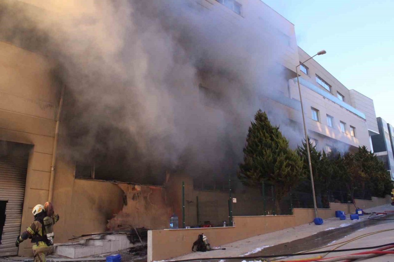 İzmir’de tekstil atölyesinde korkutan yangın