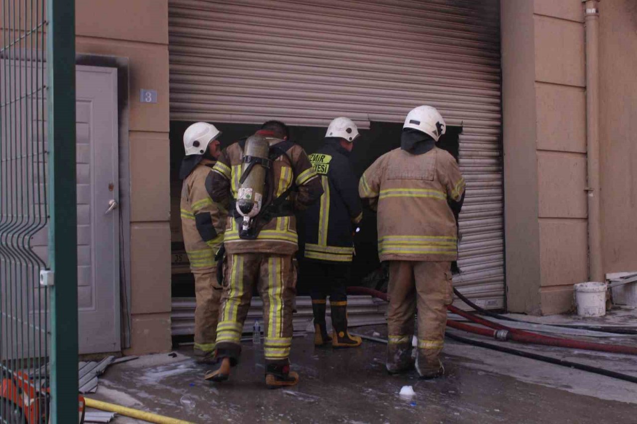 İzmir’de tekstil atölyesinde korkutan yangın
