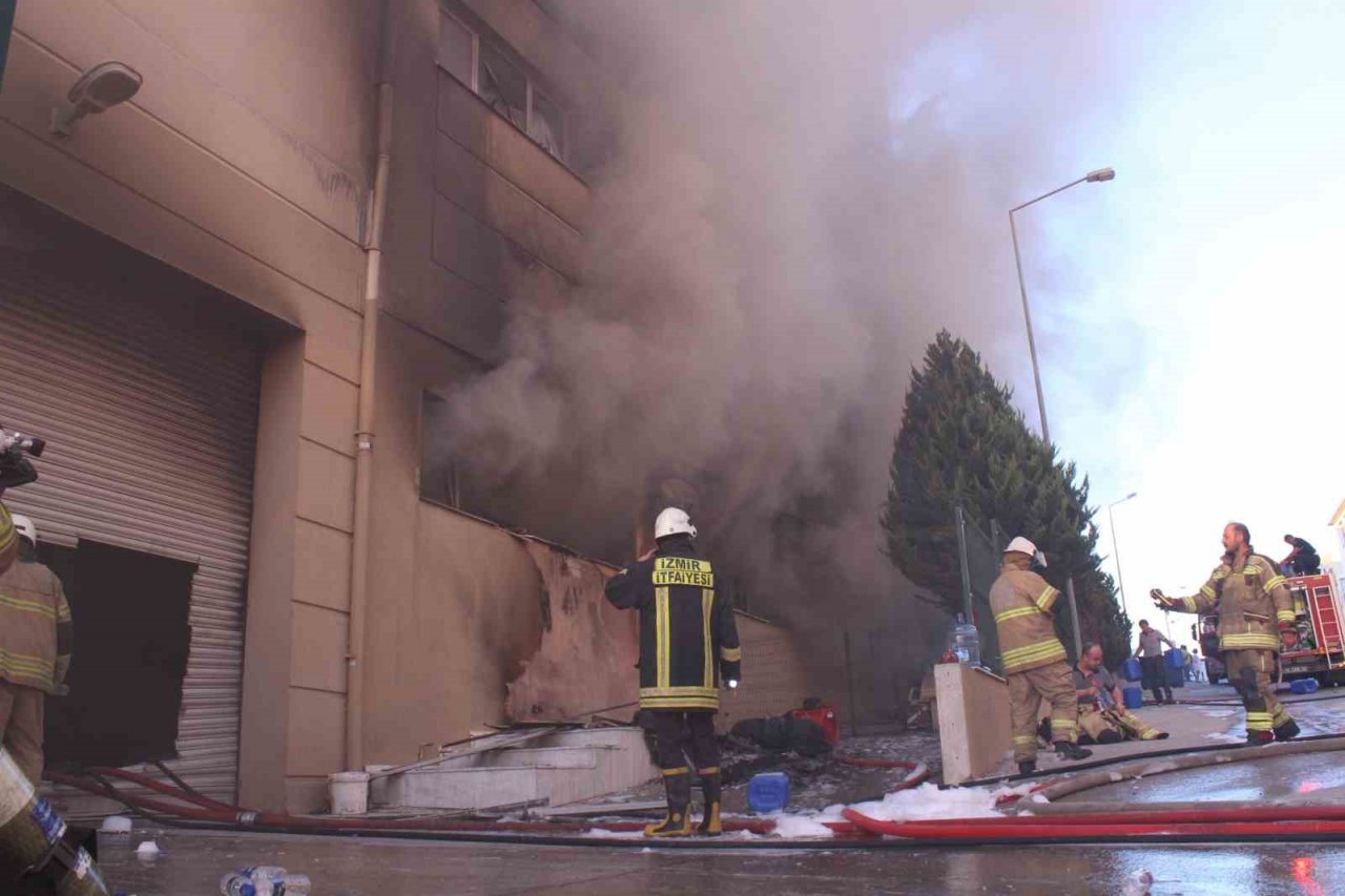 İzmir’de tekstil atölyesinde korkutan yangın