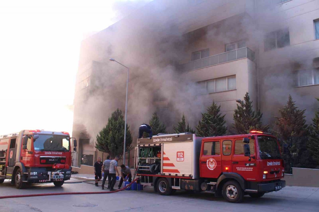 İzmir’de tekstil atölyesinde korkutan yangın