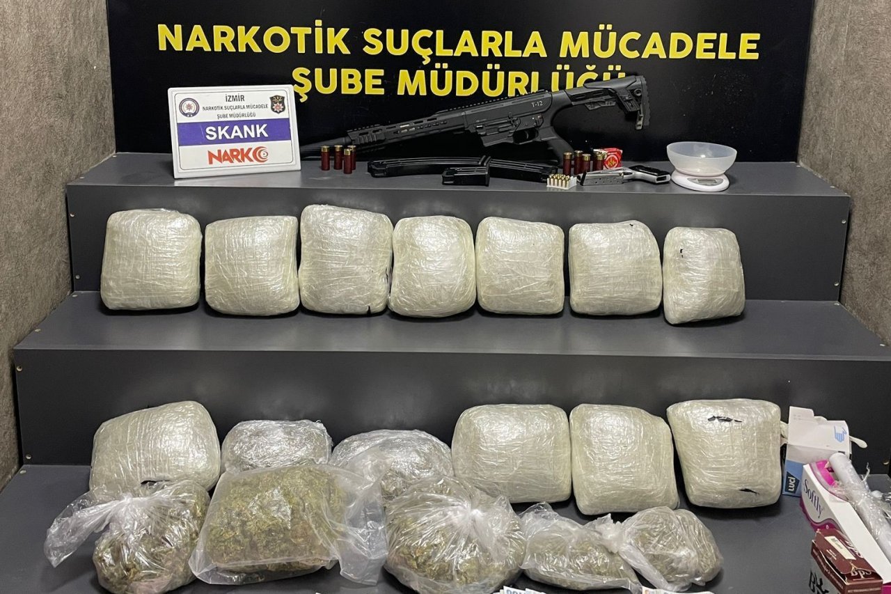 İzmir’de 7 adrese eş zamanlı uyuşturucu baskını: 4 tutuklama