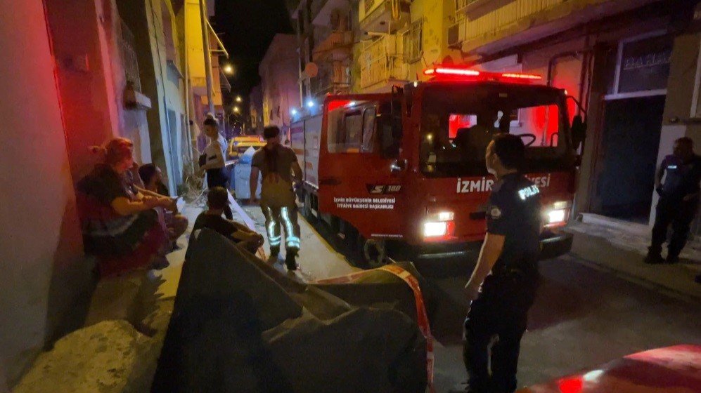 İzmir’de yangın çıkan evde kalan kişi hayatını kaybetti