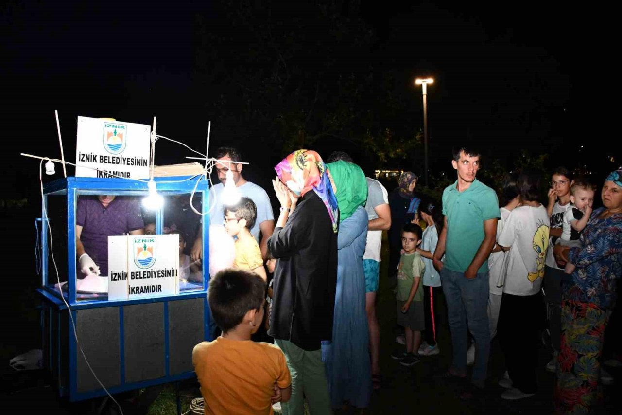 İznik’te açık hava sinemasına miniklerden yoğun ilgi