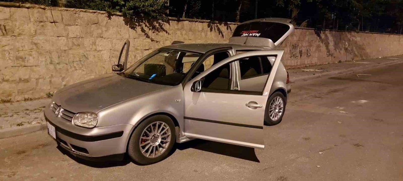 Otomobilde çakmak gazı patladı: 4 yaralı
