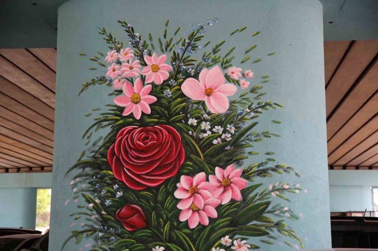 Köprü ayakları resimlerle renkleniyor