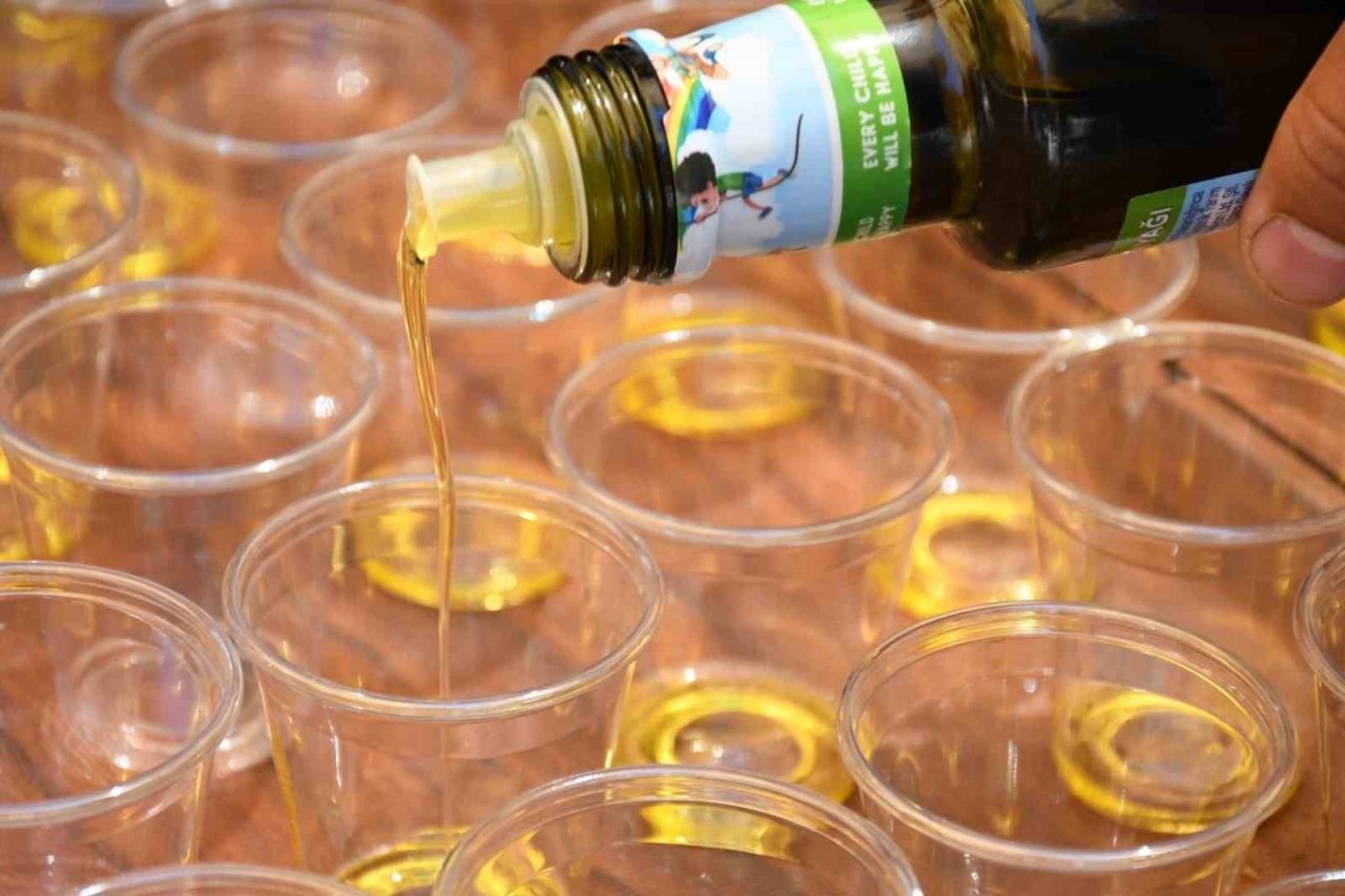 Kuşadası Sokak Festivali’nin ikinci günü zeytinyağı tadım atölyesi ile başladı