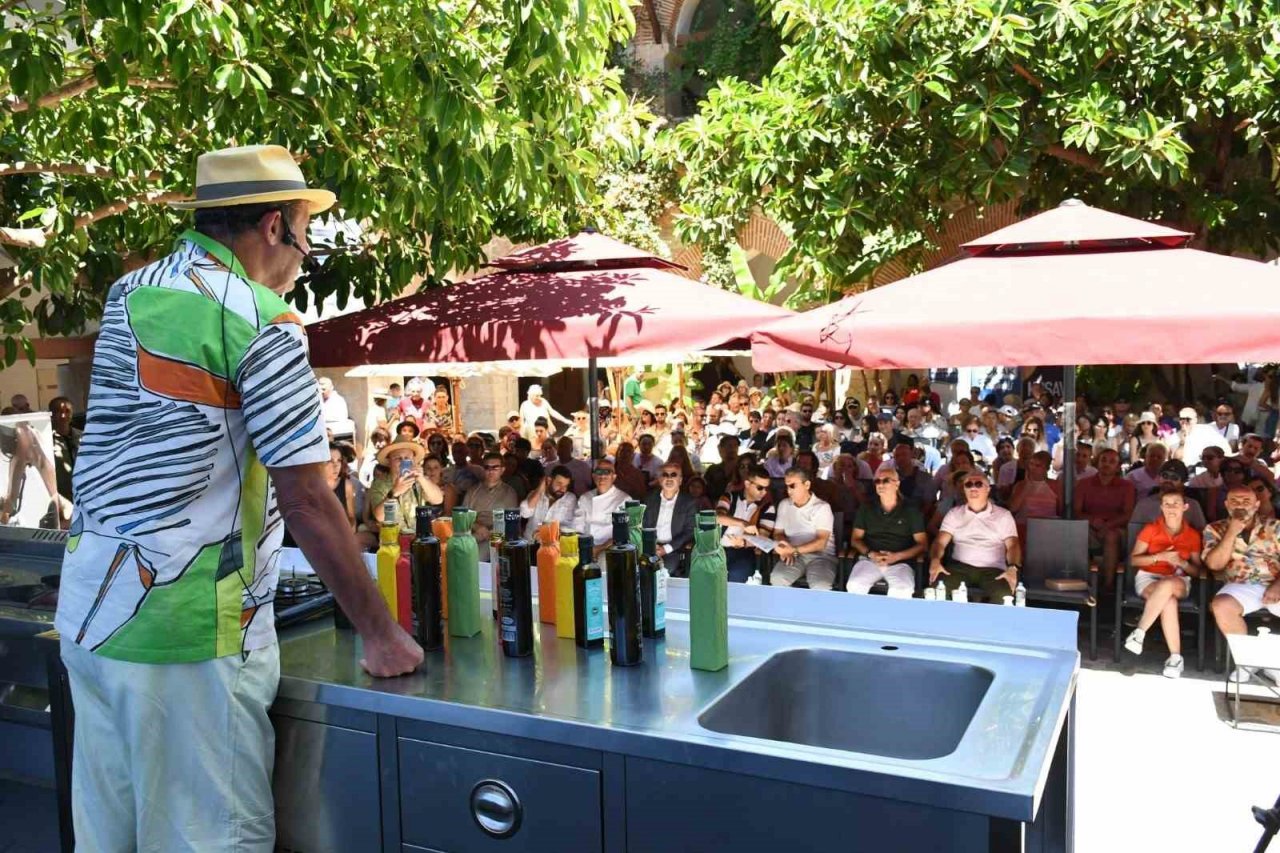 Kuşadası Sokak Festivali’nin ikinci günü zeytinyağı tadım atölyesi ile başladı