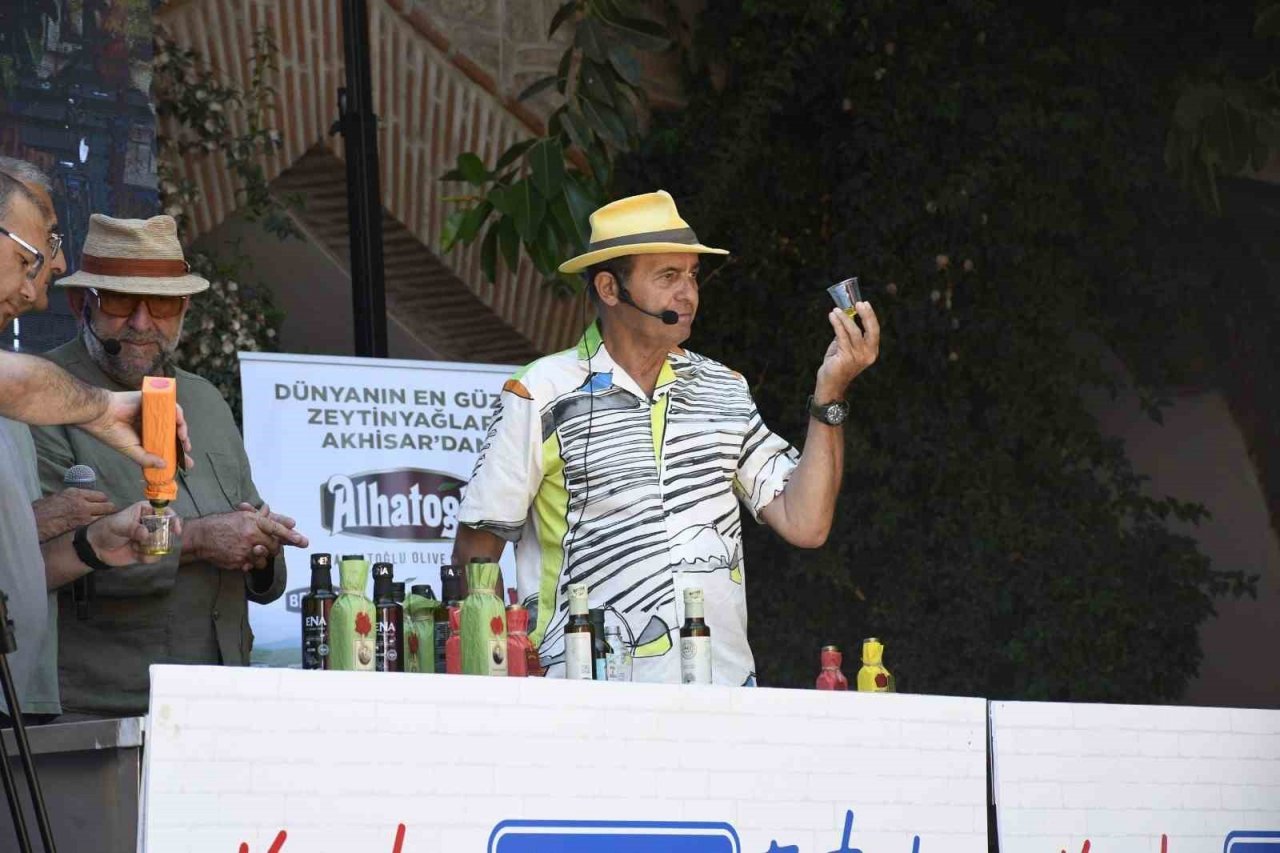Kuşadası Sokak Festivali’nin ikinci günü zeytinyağı tadım atölyesi ile başladı