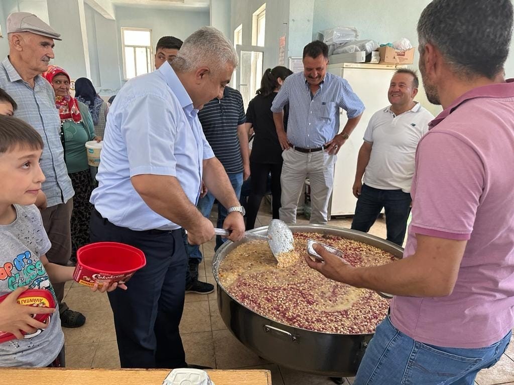 Kutluhallar köyünde geleneksel aşure etkinliği