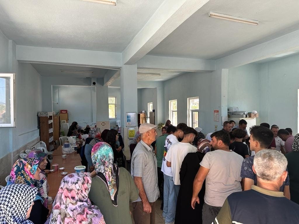 Kutluhallar köyünde geleneksel aşure etkinliği