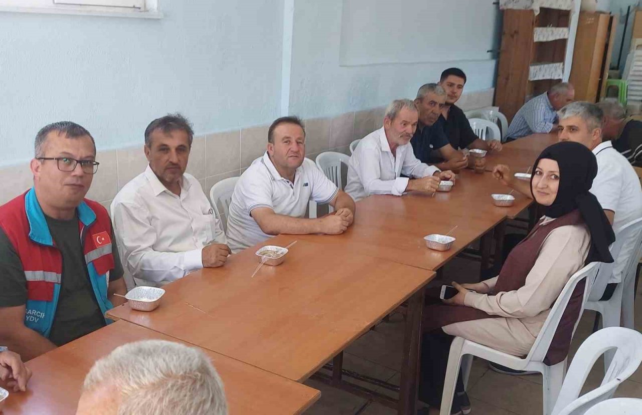 Kutluhallar köyünde geleneksel aşure etkinliği