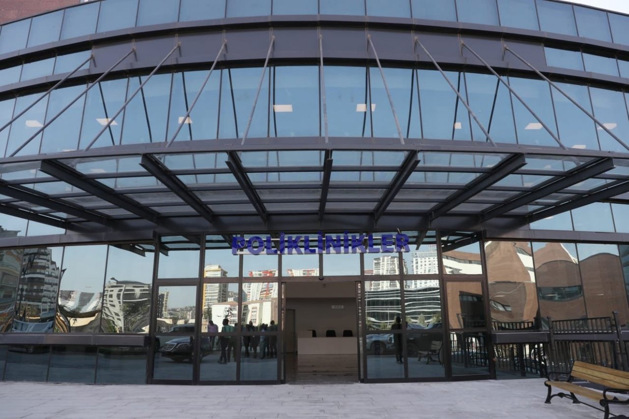 Vali Demirtaş, eğitim ve araştırma hastanesi ek hizmet binasını inceledi