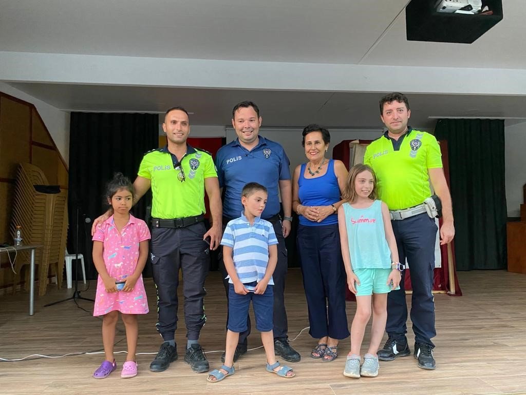 Datçalı miniklere ’Hacivat ve Karagöz’ ile trafik eğitimi verildi